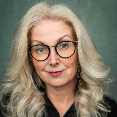 Suzanna  Hughes 